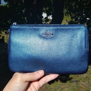 🌸BNWOT Coach Large Metallic Double Wristlet🌸
